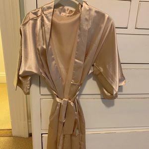 Satin robe / Never worn before